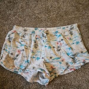 SO Women's High Waist Palm Print Shorts - Multicolor